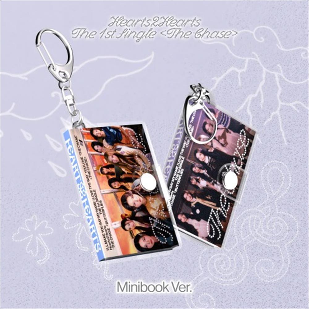 Hearts2Hearts [The Chase] Mini Book Ver. (Smart Album) / 1st Single Album