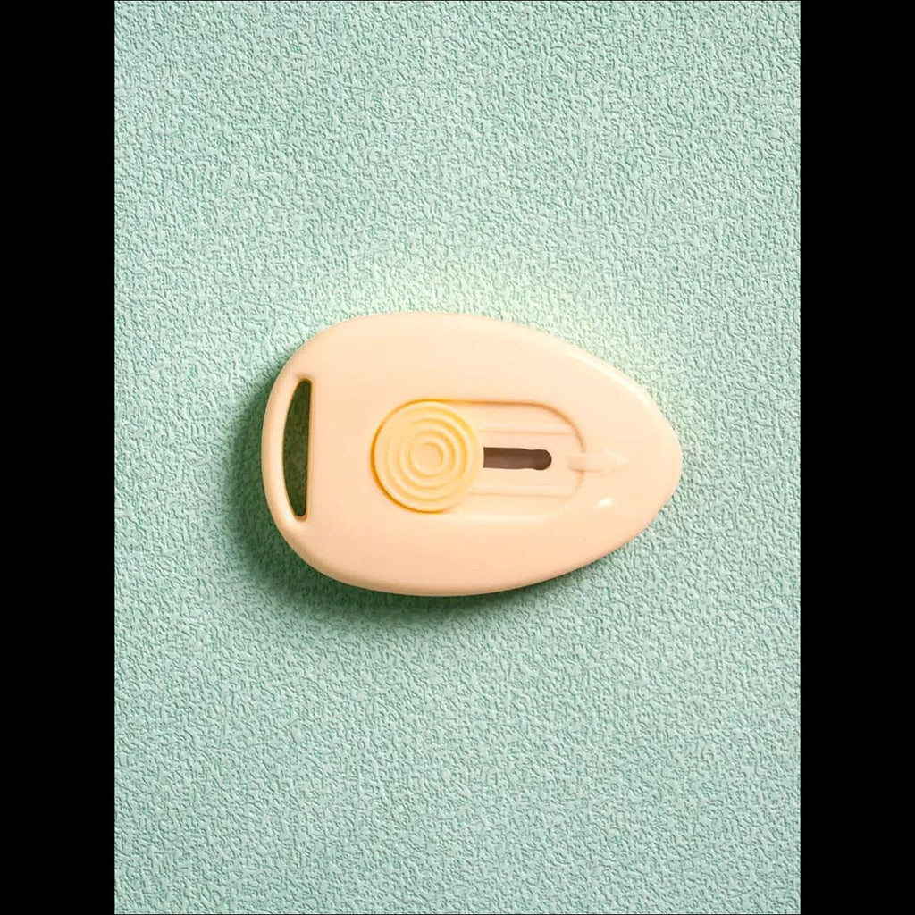 [K-Life] Daiso Korea Magnetic Mini Cutter 2P Set - Cute Cloud Box Opener & Portable Safety Utility Knife (Authentic)