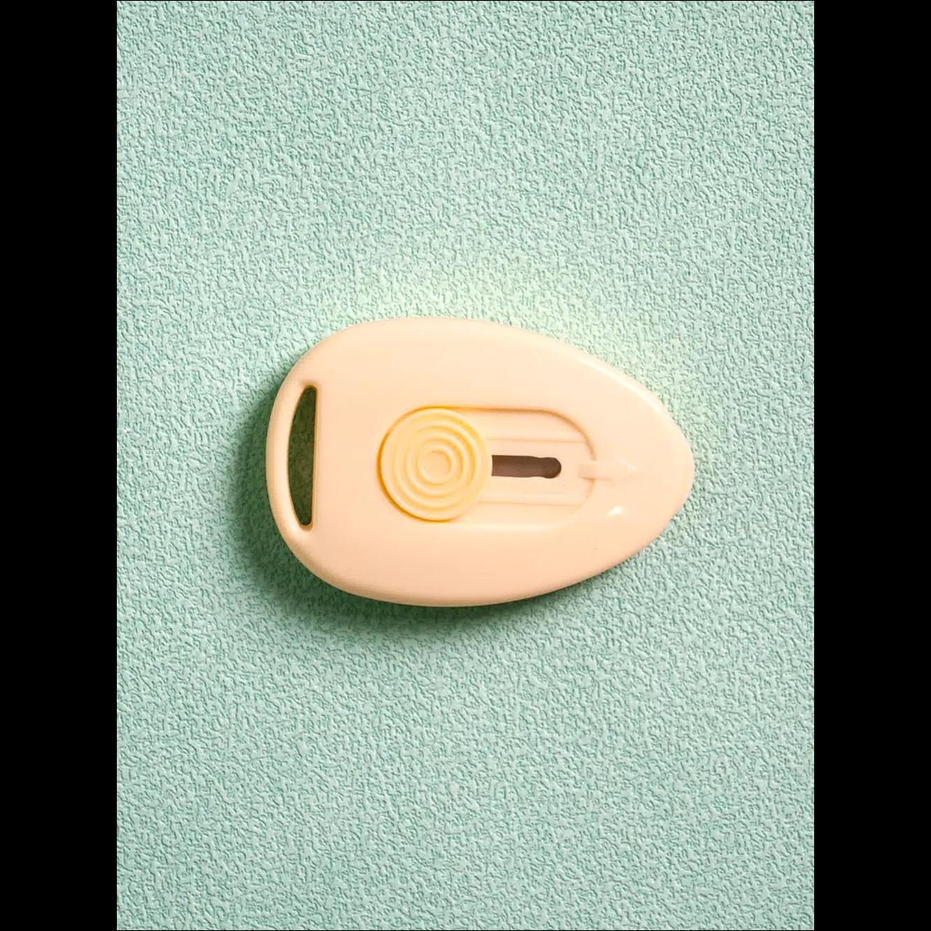[K-Life] Daiso Korea Magnetic Mini Cutter 2P Set - Cute Cloud Box Opener & Portable Safety Utility Knife (Authentic)